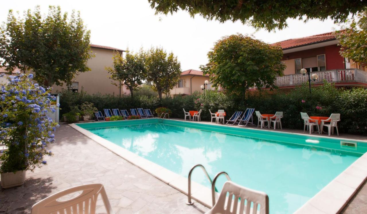 Hotel Garden B&B Marotta Luaran gambar